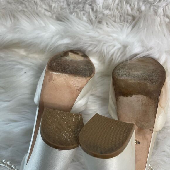 Badgley Mischka Felixa satin fabric white ankle pearl strap platform heels SZ8 - Picture 8 of 13